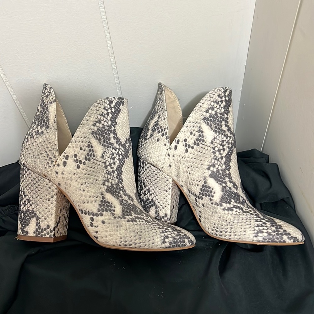 STEVE MADDEN BOOTIES